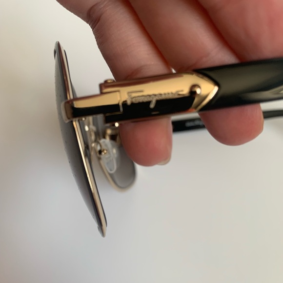 SALVATORE FERRAGAMO Black Sunglasses - Picture 5 of 8